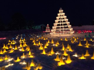 カラフルな雪灯籠