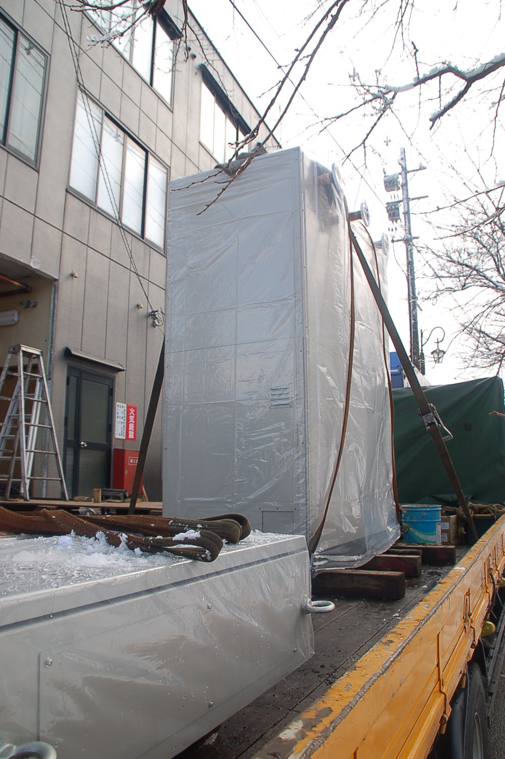 Die Wärmepumpe wird zum Ryokan geliefert, 2010