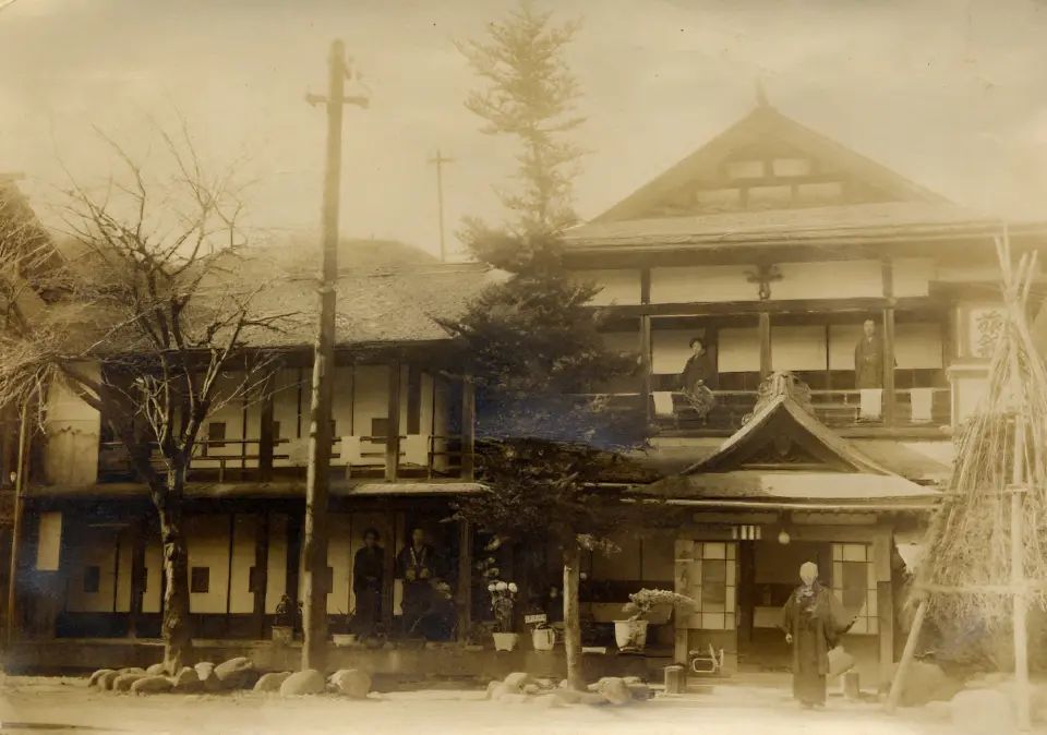 Bangunan kayu tua dua lantai: Tofuya pada zaman Meiji