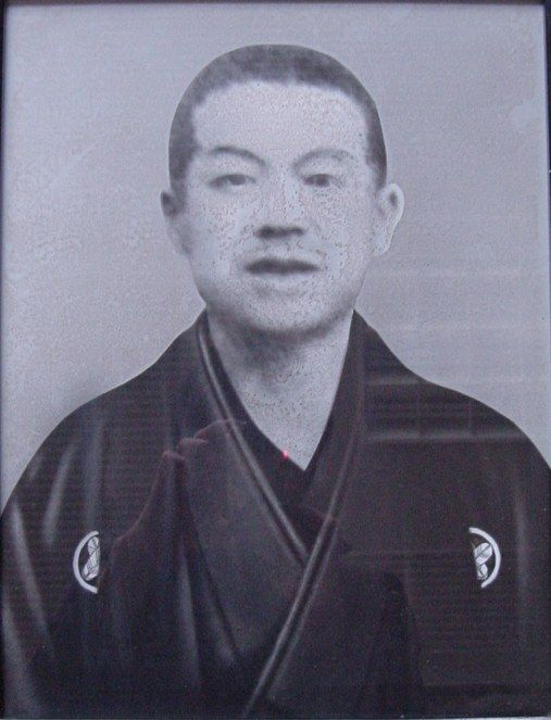 Potret Chonosuke mengenakan kimono