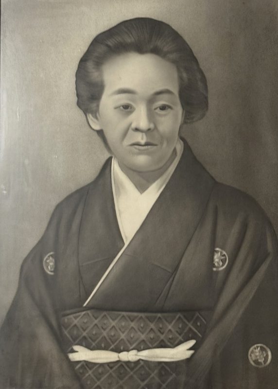 Potret Yae mengenakan kimono
