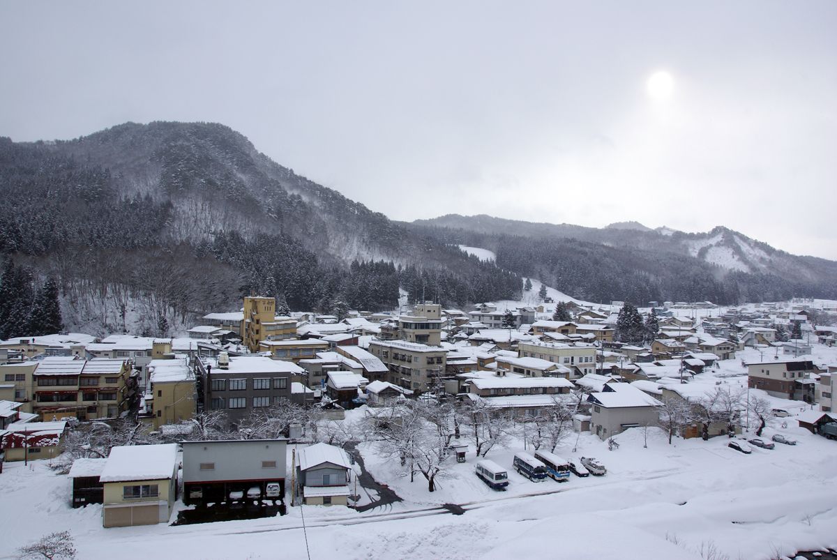 Kota Onogawa Onsen yang tertutup salju