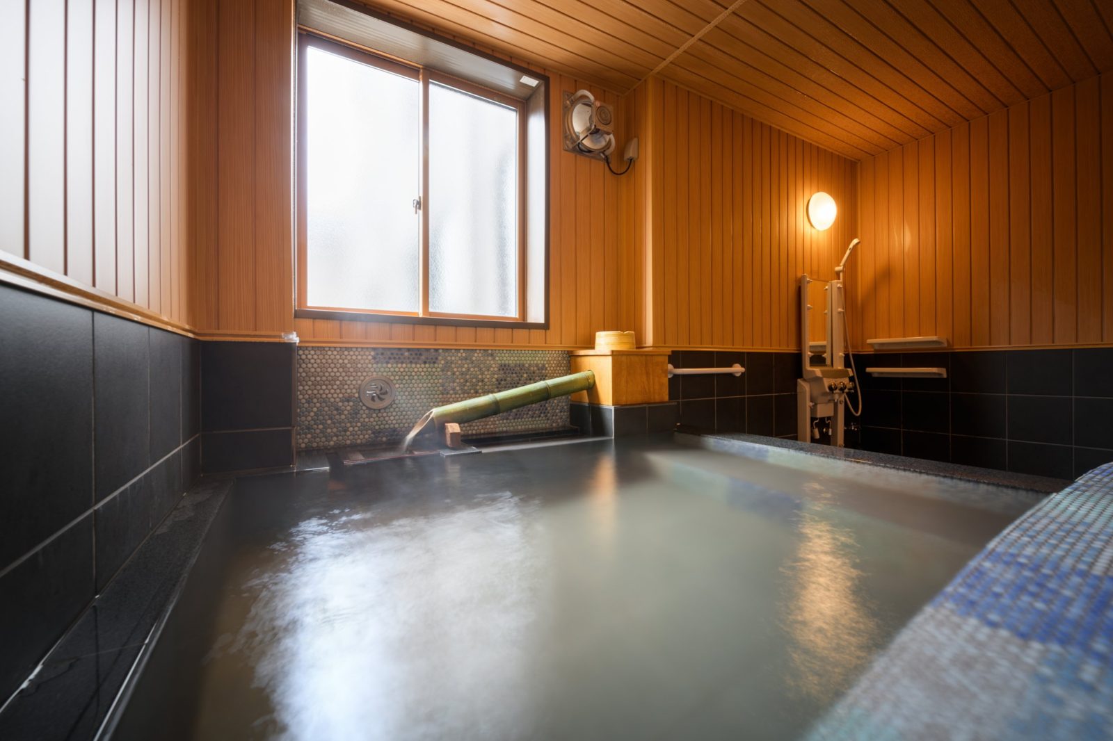 El baño privado «Nijushiko» (los veinticuatro ejemplos de piedad filial)